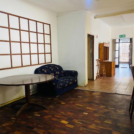 Rosebank Hostel Йоханнесбург Экстерьер фото