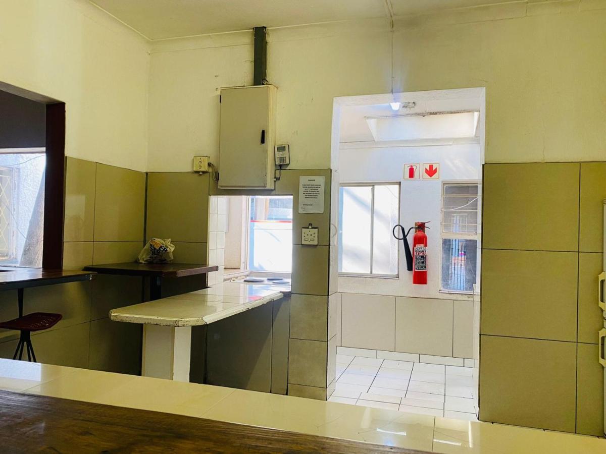 Rosebank Hostel Йоханнесбург Экстерьер фото