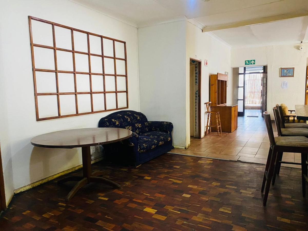 Rosebank Hostel Йоханнесбург Экстерьер фото